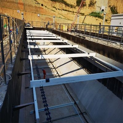 कीचड़ अवसादन टैंक में गैर धातु श्रृंखला कीचड़ खुरचनी