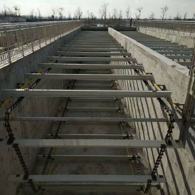 कीचड़ अवसादन टैंक में गैर धातु श्रृंखला कीचड़ खुरचनी