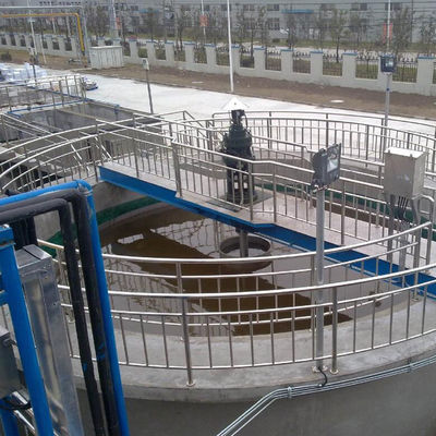 सीवेज सेडिमेंटेशन टैंक सेंटर ड्राइव स्लज स्क्रेपर 304 स्टेनलेस स्टील